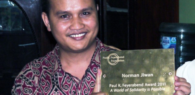 Norman Jiwan: un activista indígena controla la expansión del aceite de palma en Indonesia