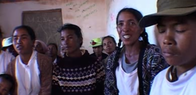Comunidades organizadas contra la usura en Madagascar : une pelicula para entender