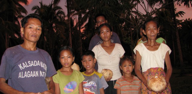 Solidaridad y conjunción de aprendizaje y acción entre las comunidades indígenas resistentes a las monoculturas del aceite de palma en las islas de Palawan y Mindanao (Filipinas)
