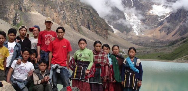 Emergency grant : Supporting the remote village of Pungmo (Nepal) to restore its earthquake-damaged Amchi clinic and strengthen itself to conserve the local environment.