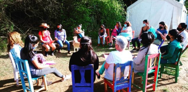 Bolsa de trabajo autogestionada por mujeres y jóvenes indígenas y mestiza en una periferia urbana en Chiapas (México)