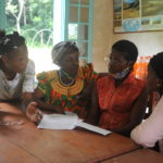 En travaillant en autodétermination et solidarité mutuelle, quatre villages de la région de l'Ogooué-Ivindo, au nord‐est du Gabon, documentent, gèrent et défendent leurs territoires de vie